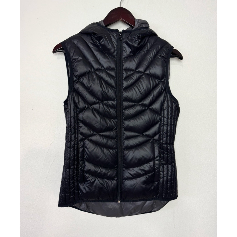 B by Bernardo Women’s Down Puffer Vest Black Hooded Quilted Lightweight Medium